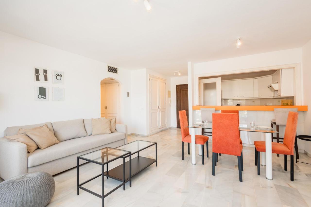 Apartment Vacation With Private Parking In Puerto Banus Marbella
