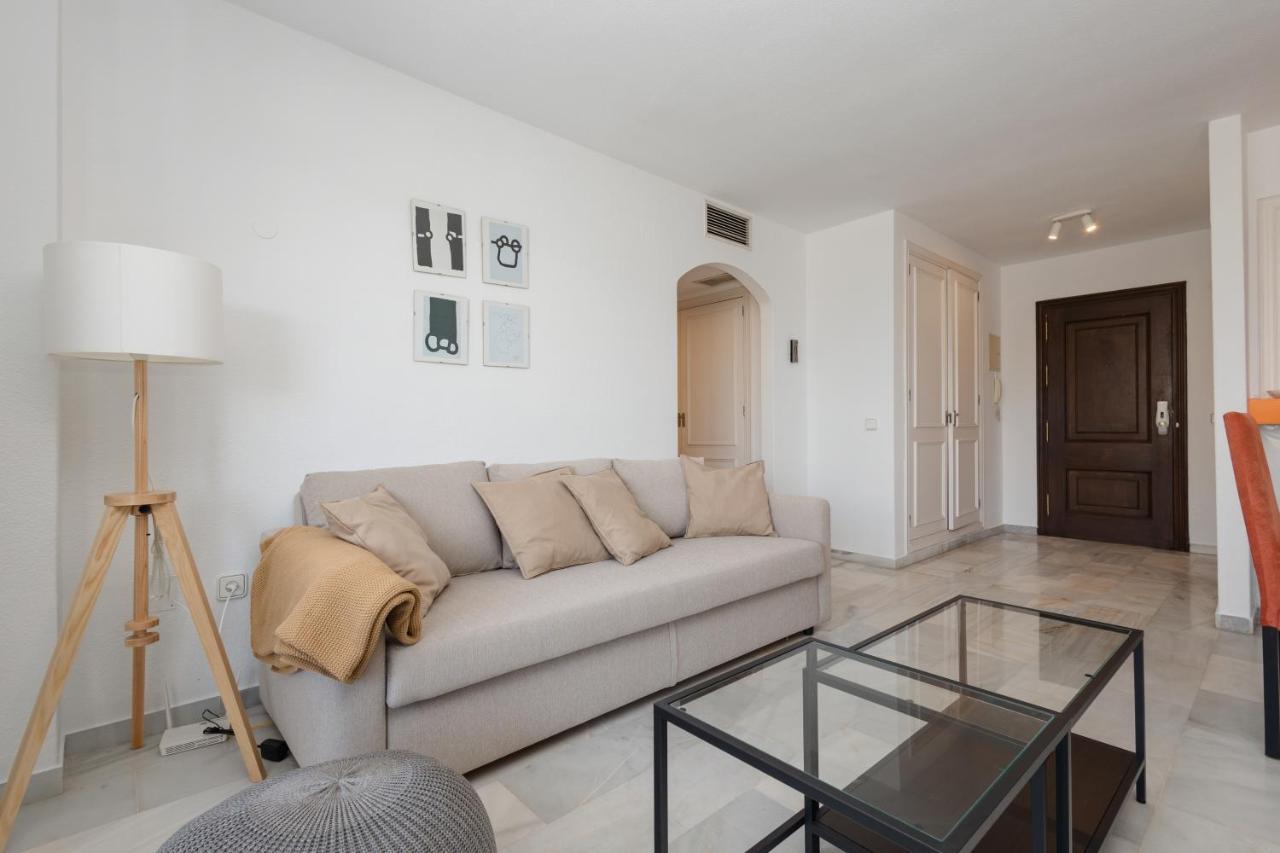 Vacation With Private Parking In Puerto Banus *